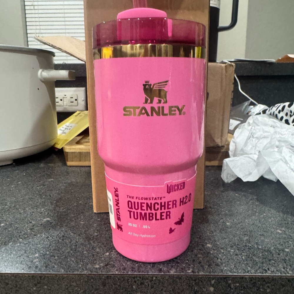Stanley Pink FlowState Quencher Tumbler